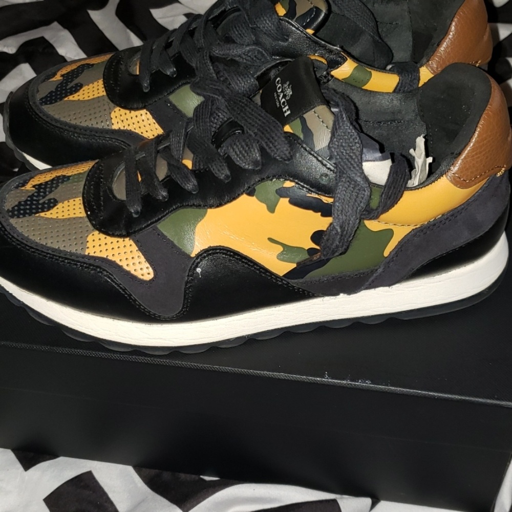 Shoes - Picture 2 of 4
